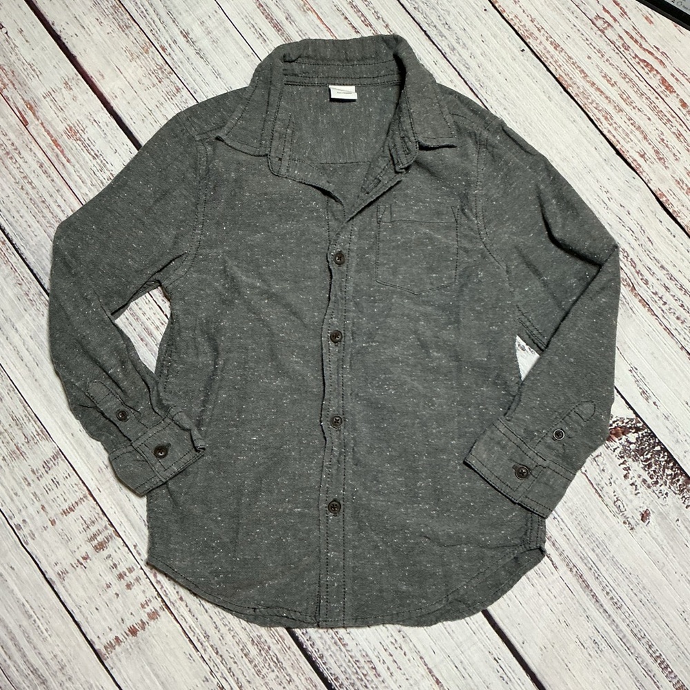 Gymboree boy’s button down gray shirt. Size S(5-6).